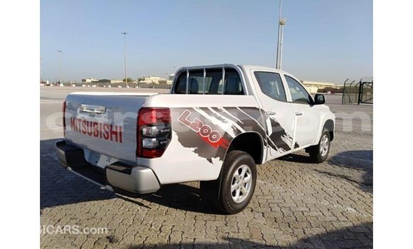 Buy Import Mitsubishi L200 White Car in Import - Dubai in Barh el Gazel Buy Import Mitsubishi L200 White Car in Import - Dubai in Barh el Gazel