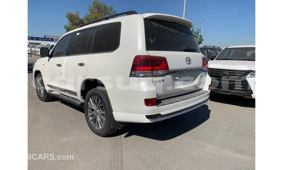Acheter Import Voiture Toyota Land Cruiser Blanc à Import - Dubai, Barh el Gazel Acheter Import Voiture Toyota Land Cruiser Blanc à Import - Dubai, Barh el Gazel