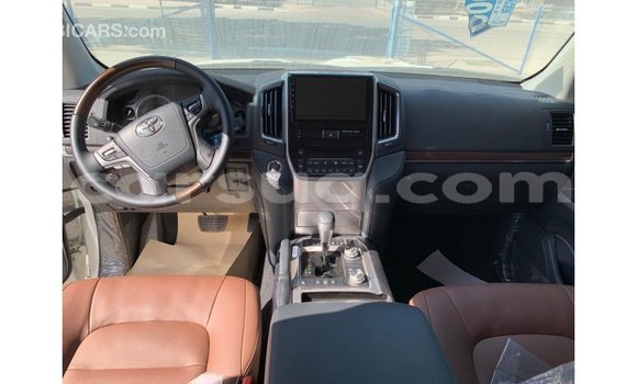 Buy Import Toyota Land Cruiser White Car in Import - Dubai in Barh el Gazel Buy Import Toyota Land Cruiser White Car in Import - Dubai in Barh el Gazel