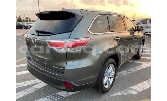 Acheter Import Voiture Toyota Highlander Vert à Import - Dubai, Barh el Gazel Acheter Import Voiture Toyota Highlander Vert à Import - Dubai, Barh el Gazel