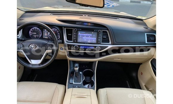 Acheter Import Voiture Toyota Highlander Vert à Import - Dubai, Barh el Gazel Acheter Import Voiture Toyota Highlander Vert à Import - Dubai, Barh el Gazel