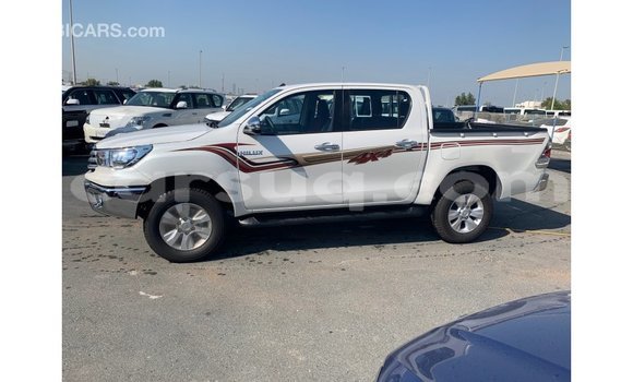 Acheter Import Voiture Toyota Hilux Blanc à Import - Dubai, Barh el Gazel Acheter Import Voiture Toyota Hilux Blanc à Import - Dubai, Barh el Gazel