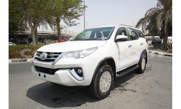 Acheter Import Voiture Toyota Fortuner Blanc à Import - Dubai, Barh el Gazel Acheter Import Voiture Toyota Fortuner Blanc à Import - Dubai, Barh el Gazel