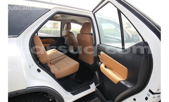 Acheter Import Voiture Toyota Fortuner Blanc à Import - Dubai, Barh el Gazel Acheter Import Voiture Toyota Fortuner Blanc à Import - Dubai, Barh el Gazel