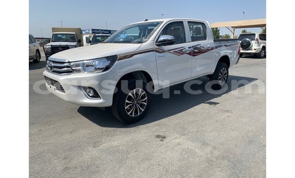 Acheter Import Voiture Toyota Hilux Blanc à Import - Dubai, Barh el Gazel Acheter Import Voiture Toyota Hilux Blanc à Import - Dubai, Barh el Gazel