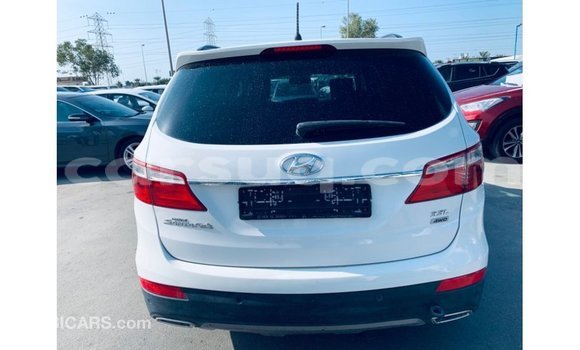 Acheter Import Voiture Hyundai Santa Fe Blanc à Import - Dubai, Barh el Gazel Acheter Import Voiture Hyundai Santa Fe Blanc à Import - Dubai, Barh el Gazel