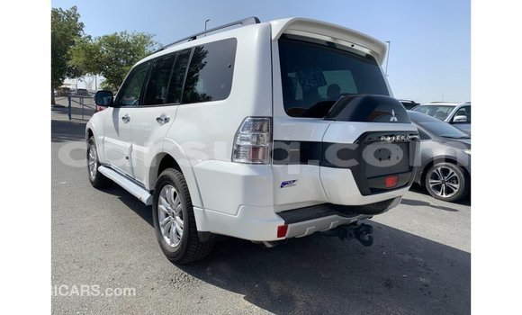 Acheter Import Voiture Mitsubishi Pajero Blanc à Import - Dubai, Barh el Gazel Acheter Import Voiture Mitsubishi Pajero Blanc à Import - Dubai, Barh el Gazel