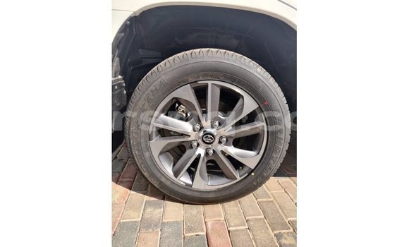 Buy Import Toyota Land Cruiser White Car in Import - Dubai in Barh el Gazel Buy Import Toyota Land Cruiser White Car in Import - Dubai in Barh el Gazel