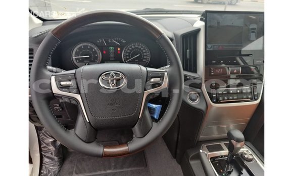 Buy Import Toyota Land Cruiser White Car in Import - Dubai in Barh el Gazel Buy Import Toyota Land Cruiser White Car in Import - Dubai in Barh el Gazel