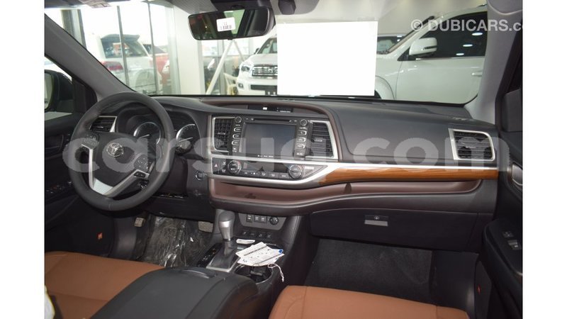 Big with watermark toyota highlander barh el gazel import dubai 1758