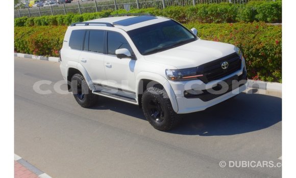Buy Import Toyota Land Cruiser White Car in Import - Dubai in Barh el Gazel Buy Import Toyota Land Cruiser White Car in Import - Dubai in Barh el Gazel