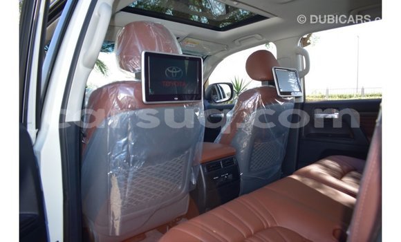 Buy Import Toyota Land Cruiser White Car in Import - Dubai in Barh el Gazel Buy Import Toyota Land Cruiser White Car in Import - Dubai in Barh el Gazel