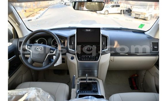 Buy Import Toyota Land Cruiser White Car in Import - Dubai in Barh el Gazel Buy Import Toyota Land Cruiser White Car in Import - Dubai in Barh el Gazel