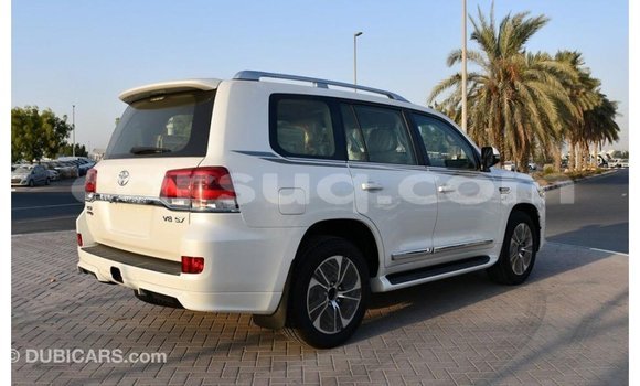 Buy Import Toyota Land Cruiser White Car in Import - Dubai in Barh el Gazel Buy Import Toyota Land Cruiser White Car in Import - Dubai in Barh el Gazel