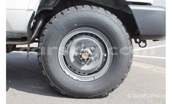 Buy Import Toyota Land Cruiser White Car in Import - Dubai in Barh el Gazel Buy Import Toyota Land Cruiser White Car in Import - Dubai in Barh el Gazel