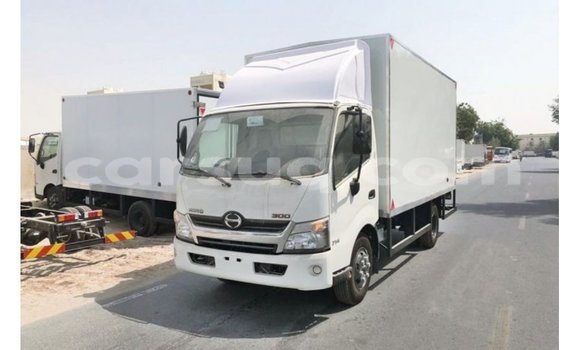 Acheter Import Utilitaire Hino 300 Series Blanc à Import - Dubai, Barh el Gazel