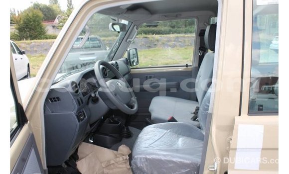 Buy Import Toyota Land Cruiser Beige Car in Import - Dubai in Barh el Gazel Buy Import Toyota Land Cruiser Beige Car in Import - Dubai in Barh el Gazel