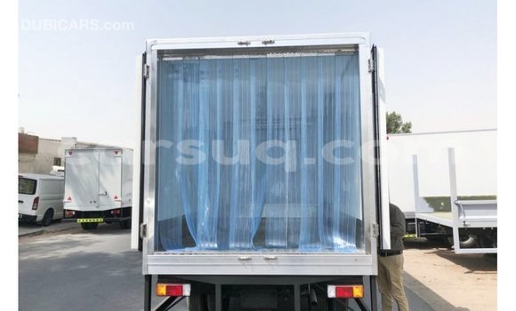 Acheter Import Utilitaire Hino 300 Series Blanc à Import - Dubai, Barh el Gazel Acheter Import Utilitaire Hino 300 Series Blanc à Import - Dubai, Barh el Gazel