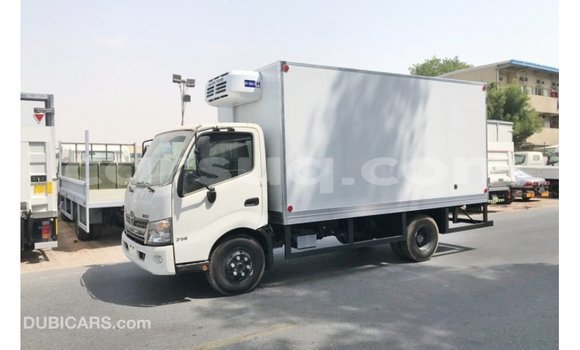 Acheter Import Utilitaire Hino 300 Series Blanc à Import - Dubai, Barh el Gazel Acheter Import Utilitaire Hino 300 Series Blanc à Import - Dubai, Barh el Gazel