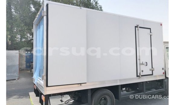 Acheter Import Utilitaire Hino 300 Series Blanc à Import - Dubai, Barh el Gazel Acheter Import Utilitaire Hino 300 Series Blanc à Import - Dubai, Barh el Gazel