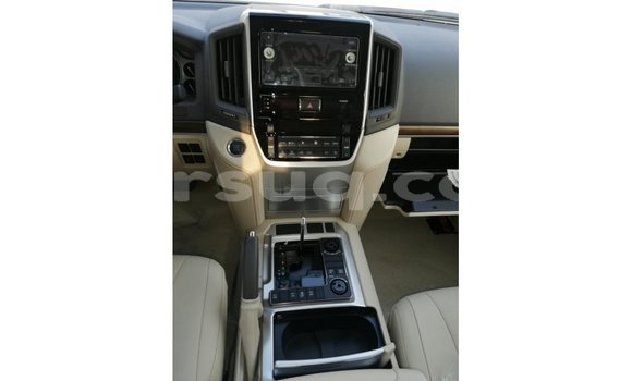 Buy Import Toyota Land Cruiser White Car in Import - Dubai in Barh el Gazel Buy Import Toyota Land Cruiser White Car in Import - Dubai in Barh el Gazel