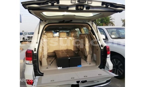 Buy Import Toyota Land Cruiser White Car in Import - Dubai in Barh el Gazel Buy Import Toyota Land Cruiser White Car in Import - Dubai in Barh el Gazel