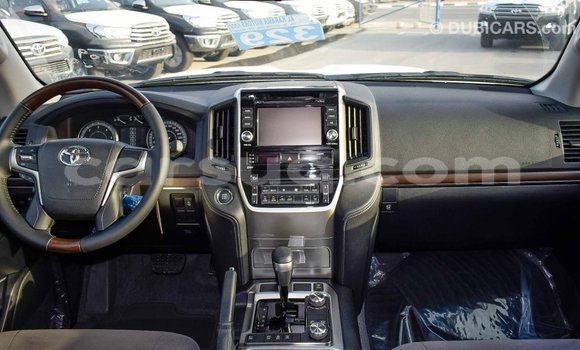 Buy Import Toyota Land Cruiser White Car in Import - Dubai in Barh el Gazel Buy Import Toyota Land Cruiser White Car in Import - Dubai in Barh el Gazel
