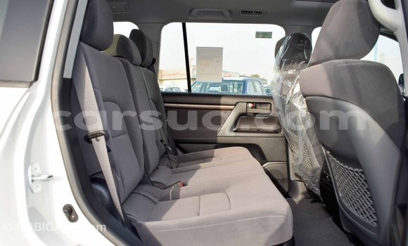 Buy Import Toyota Land Cruiser White Car in Import - Dubai in Barh el Gazel Buy Import Toyota Land Cruiser White Car in Import - Dubai in Barh el Gazel