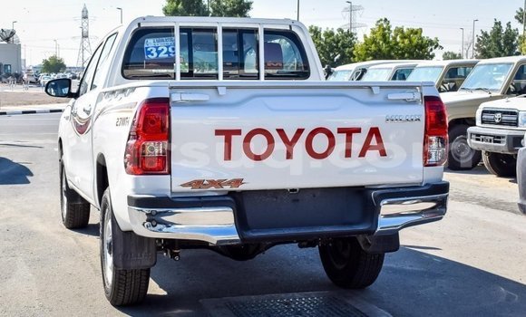 Buy Import Toyota Hilux White Car in Import - Dubai in Barh el Gazel Buy Import Toyota Hilux White Car in Import - Dubai in Barh el Gazel