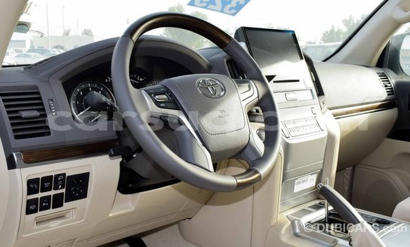 Buy Import Toyota Land Cruiser White Car in Import - Dubai in Barh el Gazel Buy Import Toyota Land Cruiser White Car in Import - Dubai in Barh el Gazel