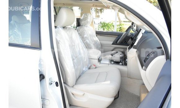 Buy Import Toyota Land Cruiser White Car in Import - Dubai in Barh el Gazel Buy Import Toyota Land Cruiser White Car in Import - Dubai in Barh el Gazel