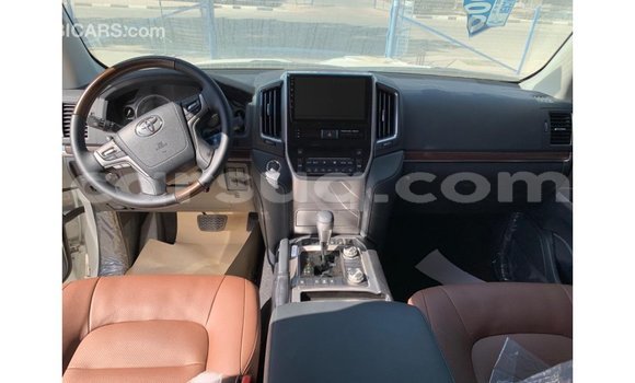 Buy Import Toyota Land Cruiser White Car in Import - Dubai in Barh el Gazel Buy Import Toyota Land Cruiser White Car in Import - Dubai in Barh el Gazel