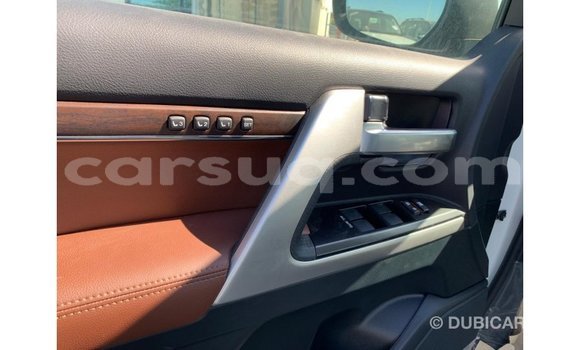 Acheter Import Voiture Toyota Land Cruiser Blanc à Import - Dubai, Barh el Gazel Acheter Import Voiture Toyota Land Cruiser Blanc à Import - Dubai, Barh el Gazel