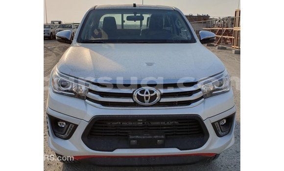 Acheter Import Voiture Toyota Hilux Blanc à Import - Dubai, Barh el Gazel Acheter Import Voiture Toyota Hilux Blanc à Import - Dubai, Barh el Gazel