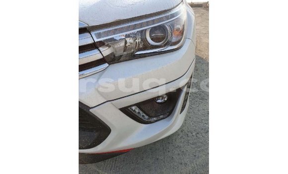 Acheter Import Voiture Toyota Hilux Blanc à Import - Dubai, Barh el Gazel Acheter Import Voiture Toyota Hilux Blanc à Import - Dubai, Barh el Gazel