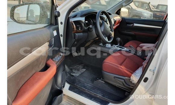 Acheter Import Voiture Toyota Hilux Blanc à Import - Dubai, Barh el Gazel Acheter Import Voiture Toyota Hilux Blanc à Import - Dubai, Barh el Gazel