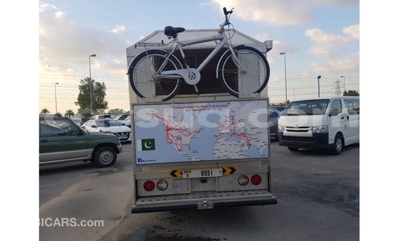 Acheter Import Voiture Kia Carens Blanc à Import - Dubai, Barh el Gazel Acheter Import Voiture Kia Carens Blanc à Import - Dubai, Barh el Gazel