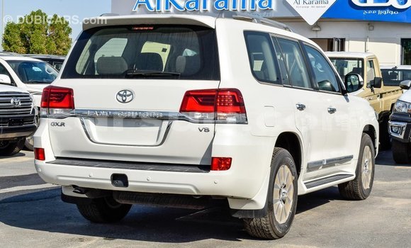 Buy Import Toyota Land Cruiser White Car in Import - Dubai in Barh el Gazel Buy Import Toyota Land Cruiser White Car in Import - Dubai in Barh el Gazel