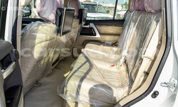 Buy Import Toyota Land Cruiser White Car in Import - Dubai in Barh el Gazel Buy Import Toyota Land Cruiser White Car in Import - Dubai in Barh el Gazel