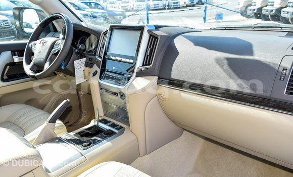 Buy Import Toyota Land Cruiser White Car in Import - Dubai in Barh el Gazel Buy Import Toyota Land Cruiser White Car in Import - Dubai in Barh el Gazel