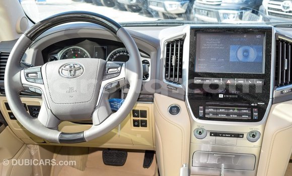 Buy Import Toyota Land Cruiser White Car in Import - Dubai in Barh el Gazel Buy Import Toyota Land Cruiser White Car in Import - Dubai in Barh el Gazel