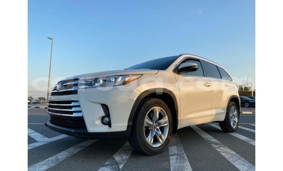 Buy Import Toyota Highlander White Car in Import - Dubai in Barh el Gazel Buy Import Toyota Highlander White Car in Import - Dubai in Barh el Gazel