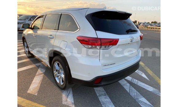 Buy Import Toyota Highlander White Car in Import - Dubai in Barh el Gazel Buy Import Toyota Highlander White Car in Import - Dubai in Barh el Gazel