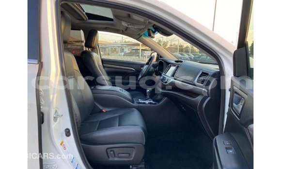 Buy Import Toyota Highlander White Car in Import - Dubai in Barh el Gazel Buy Import Toyota Highlander White Car in Import - Dubai in Barh el Gazel