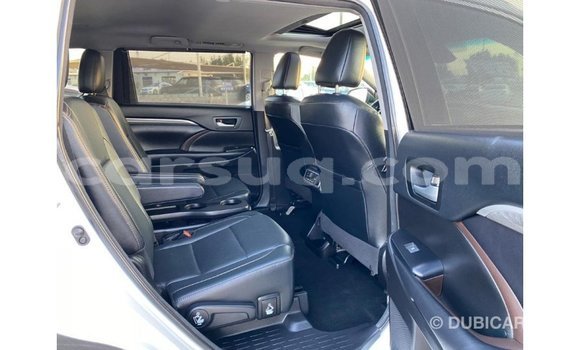 Buy Import Toyota Highlander White Car in Import - Dubai in Barh el Gazel Buy Import Toyota Highlander White Car in Import - Dubai in Barh el Gazel