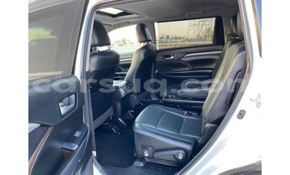 Buy Import Toyota Highlander White Car in Import - Dubai in Barh el Gazel Buy Import Toyota Highlander White Car in Import - Dubai in Barh el Gazel