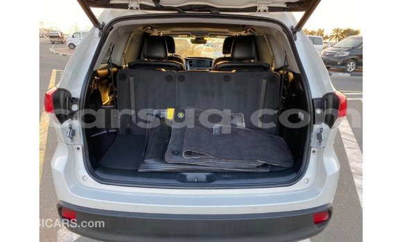 Buy Import Toyota Highlander White Car in Import - Dubai in Barh el Gazel Buy Import Toyota Highlander White Car in Import - Dubai in Barh el Gazel