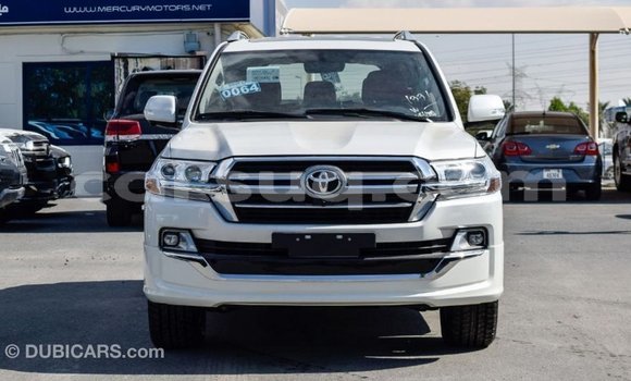 Acheter Import Voiture Toyota Land Cruiser Blanc à Import - Dubai, Barh el Gazel Acheter Import Voiture Toyota Land Cruiser Blanc à Import - Dubai, Barh el Gazel