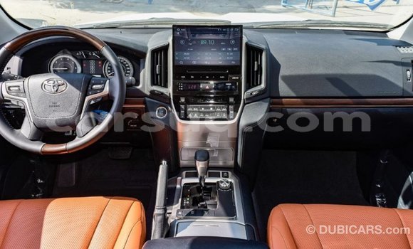 Acheter Import Voiture Toyota Land Cruiser Blanc à Import - Dubai, Barh el Gazel Acheter Import Voiture Toyota Land Cruiser Blanc à Import - Dubai, Barh el Gazel