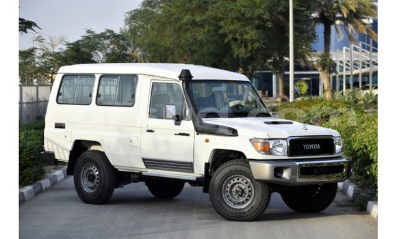 Buy Import Toyota Land Cruiser White Car in Import - Dubai in Barh el Gazel Buy Import Toyota Land Cruiser White Car in Import - Dubai in Barh el Gazel